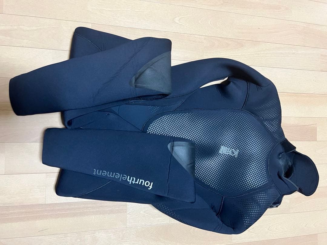 新品未使用品fourth element フォースエレメント7ミリウェットスーツ