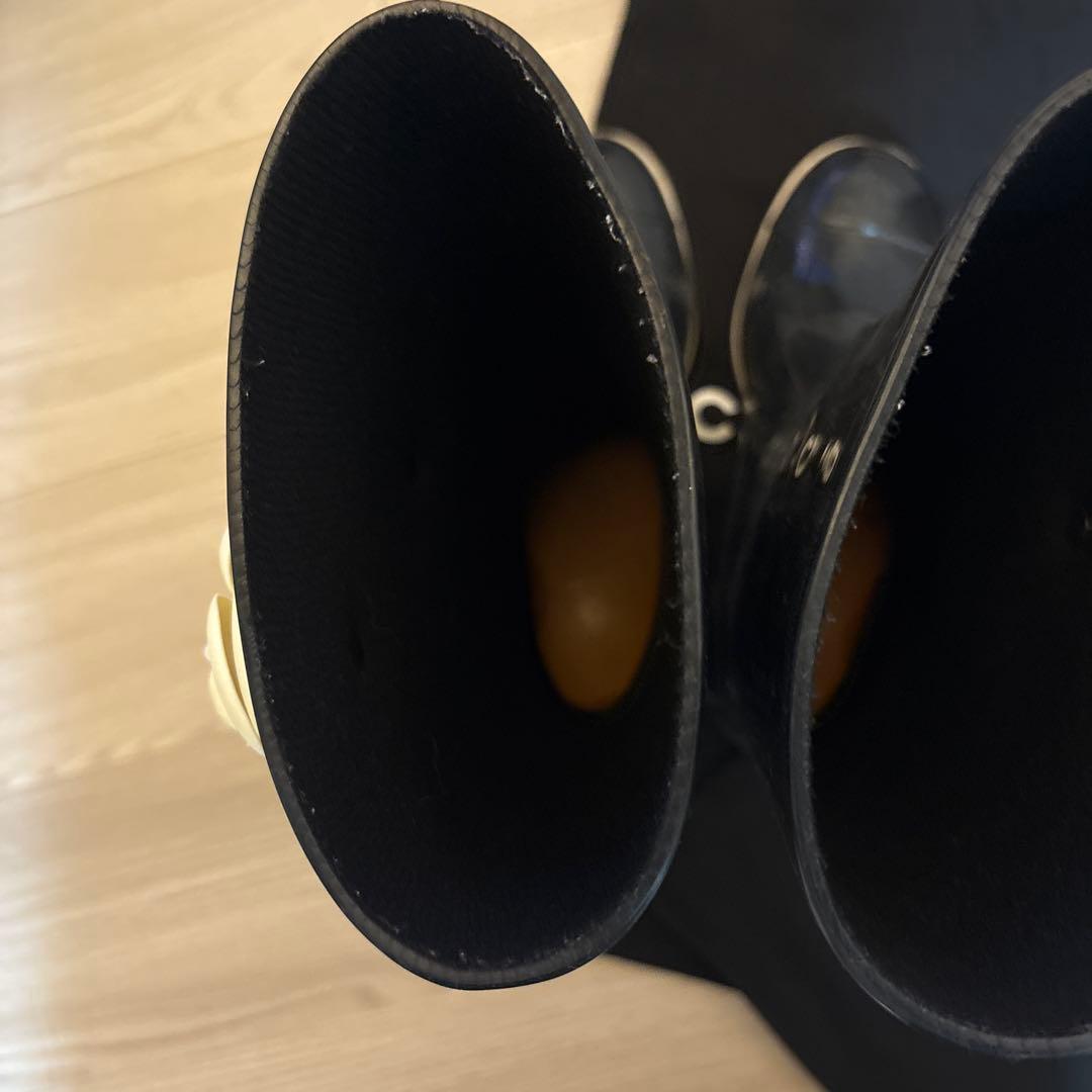 CHANEL ブラックラバーブーツ フラワー装飾