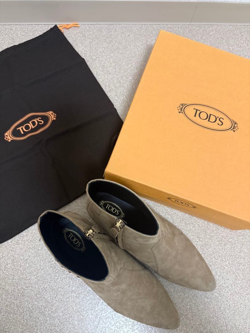 TOD'S スエードブーティ スタッズブーツ ポインテッドトゥシューズ 38