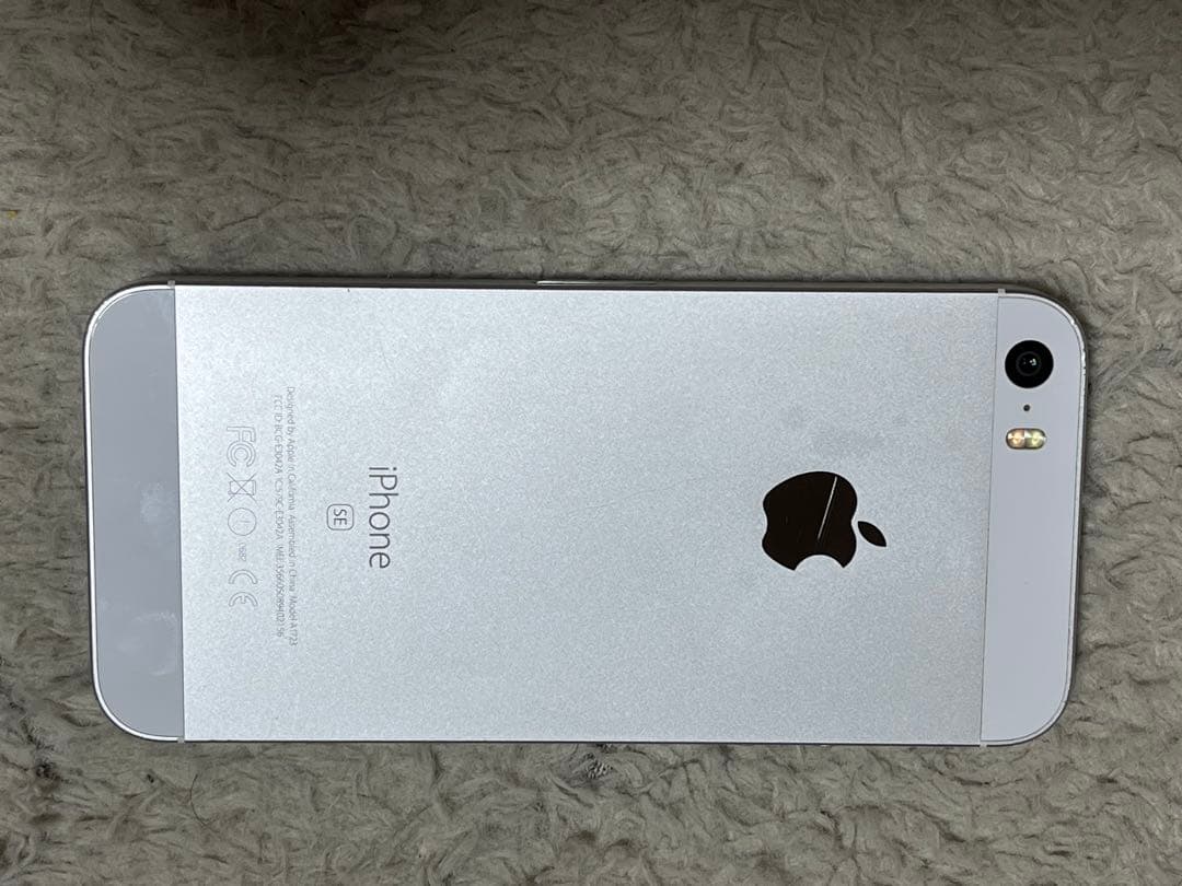 iPhone SE シルバー 最大バッテリー容量83% 125GB