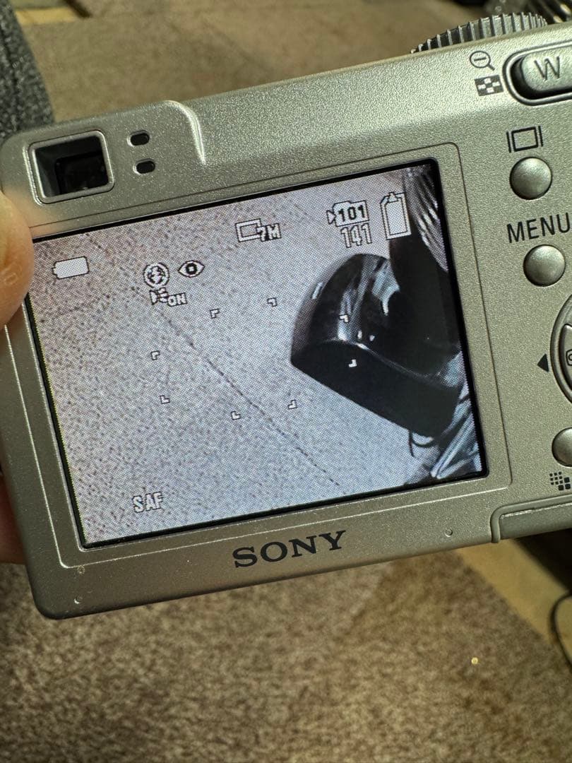 Sony Cyber-shot シルバー 3倍光学ズーム新品電池&メモリカード付