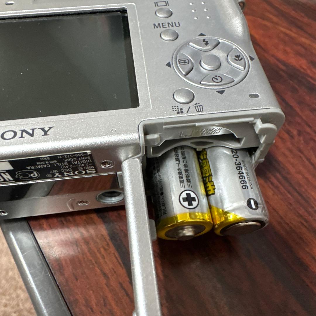 Sony Cyber-shot シルバー 3倍光学ズーム新品電池&メモリカード付
