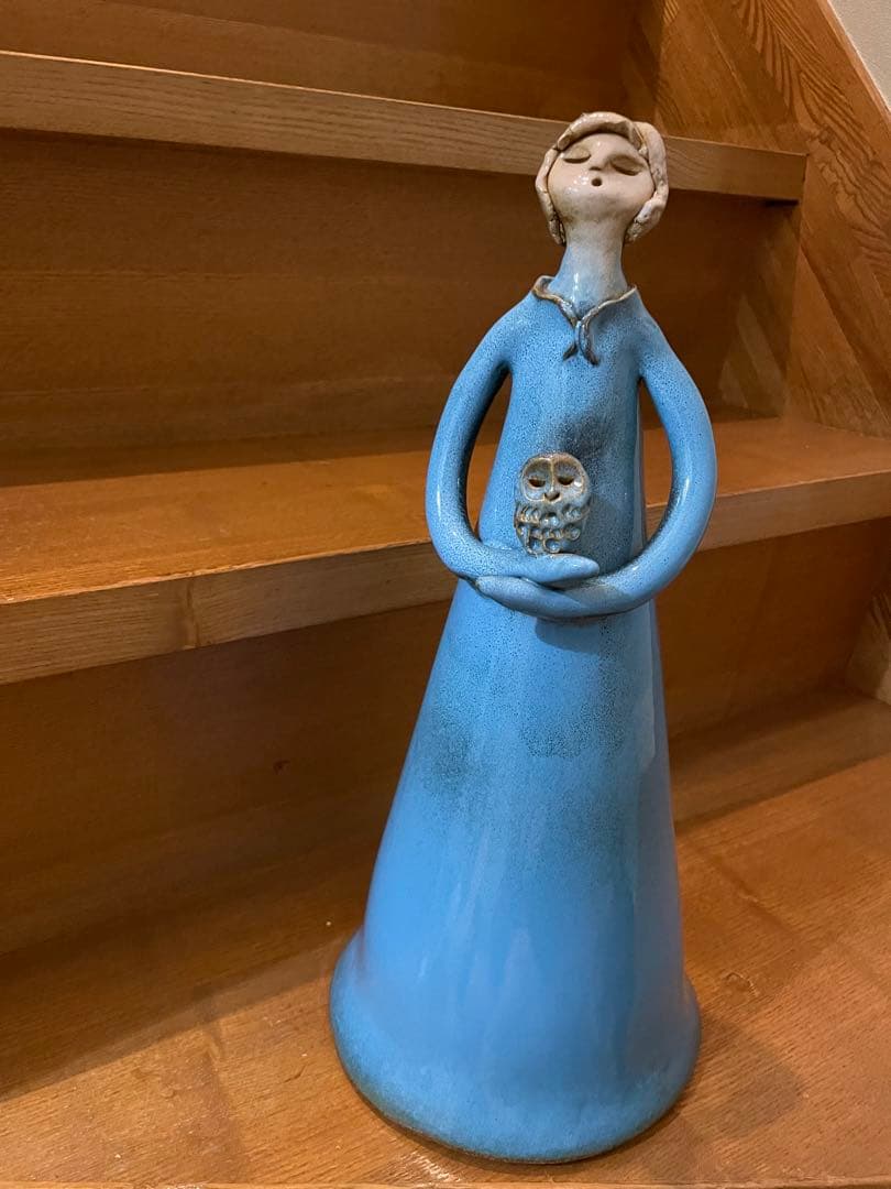 フクロウ　女性　陶器オブジェ　陶人形
