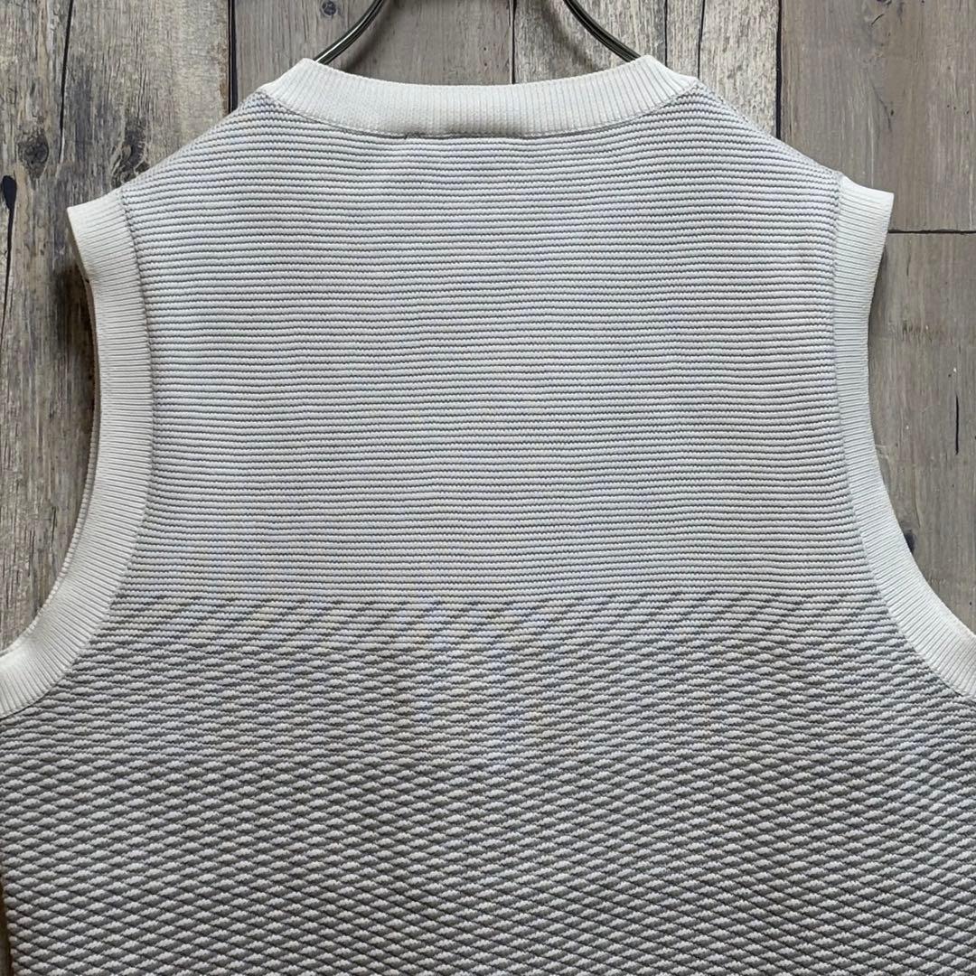 ウノピュウノウグァーレトレ　ゴルフ　ベスト　ニット　グラデーション　ホワイト