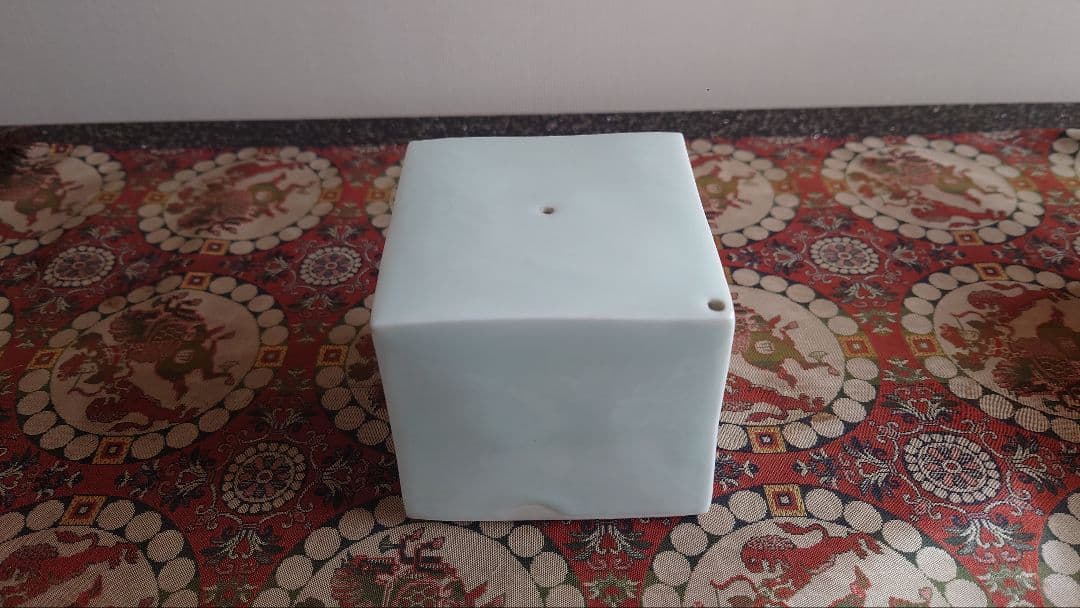 上田恒次氏白磁角水指