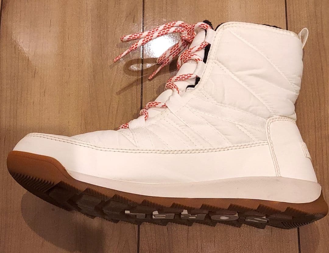 (値下げ)SOREL ウィットニーII ショートレース 防水 ホワイトブーツ