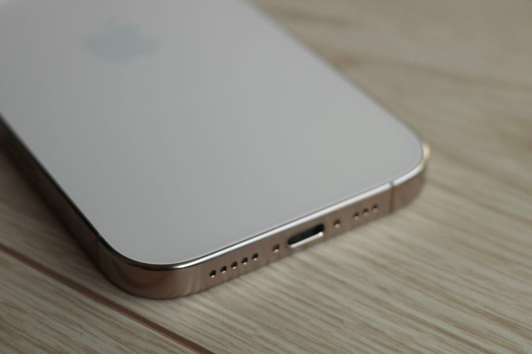 iPhone 16 Pro 512GB デザートチタニウム