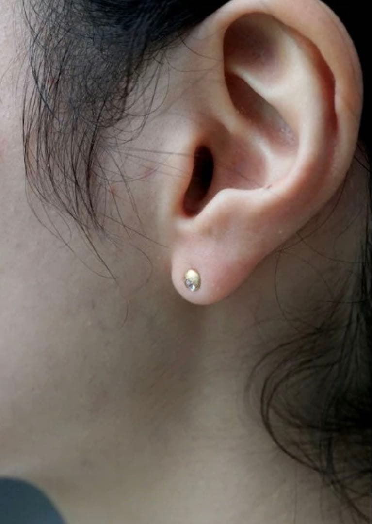 GICLAT 月 Dia 片耳ピアスK18YG