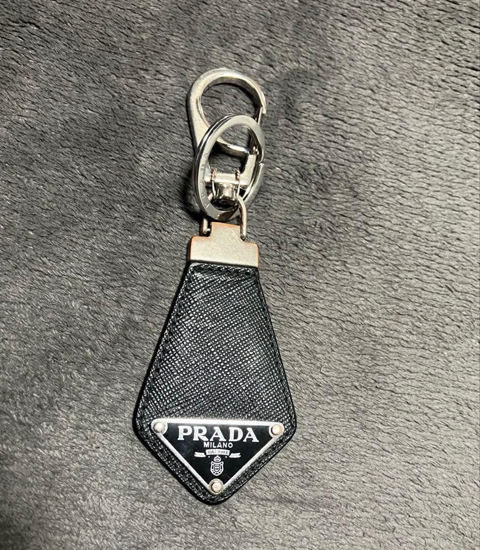 プラダ　キーホルダー　ストラップ　キーリング