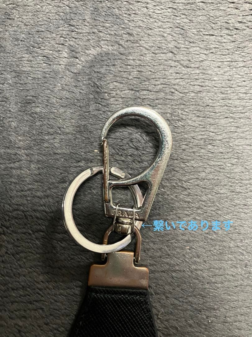 プラダ　キーホルダー　ストラップ　キーリング