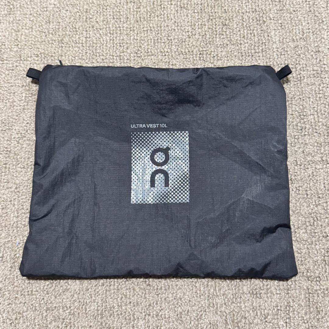 On Ultra Vest 10L Mサイズ フラスク新品2本付