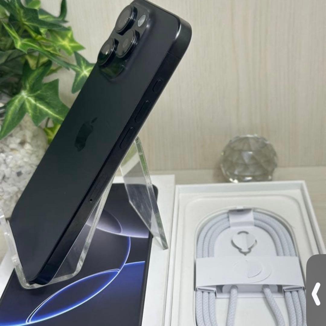 【美品】iPhone15Pro SIMフリー