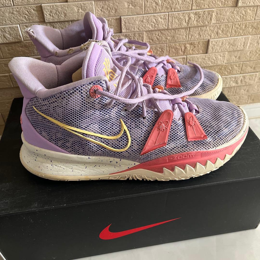 NIKE カイリー 7