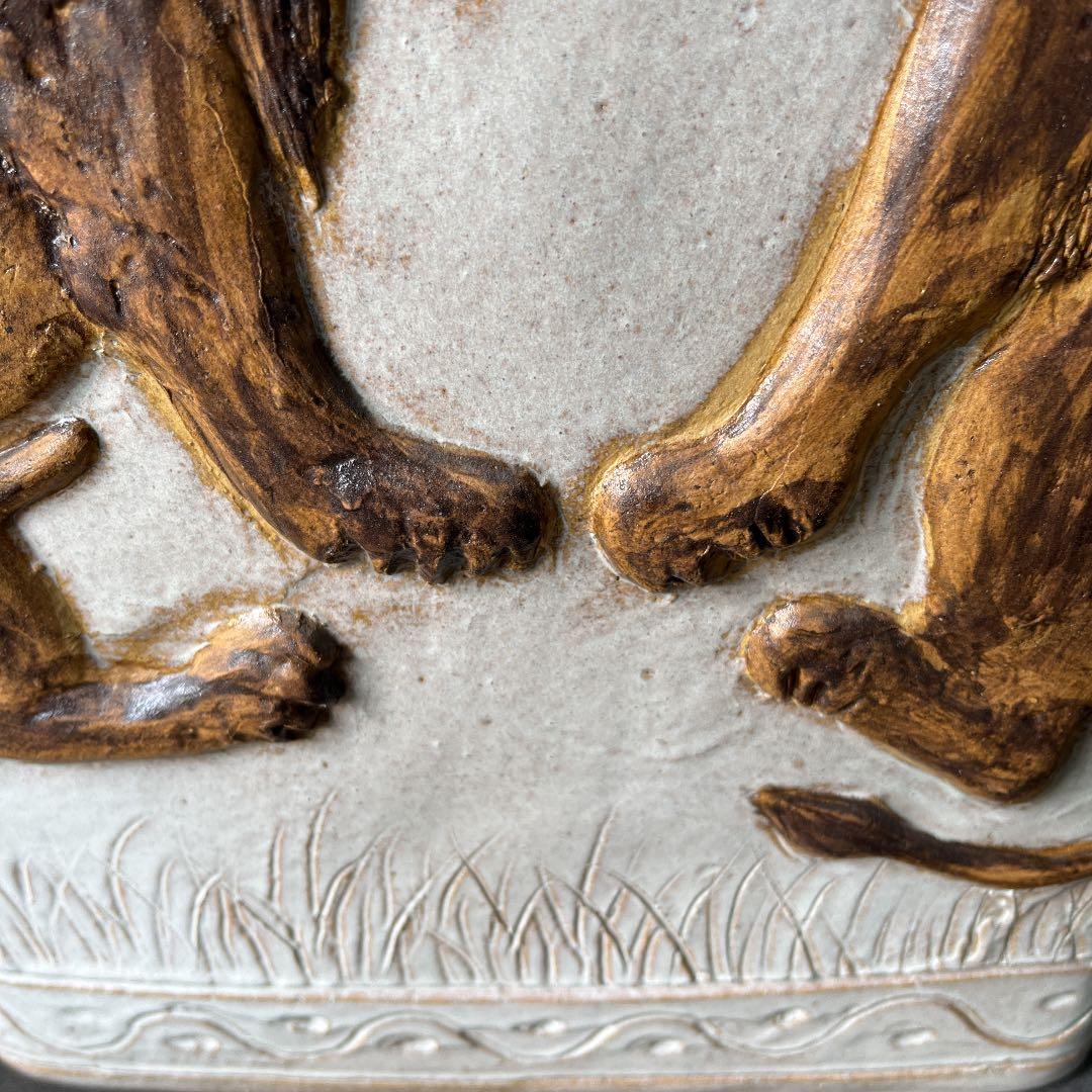 信楽焼傘立て  ライオンレリーフ 高さ４６cm