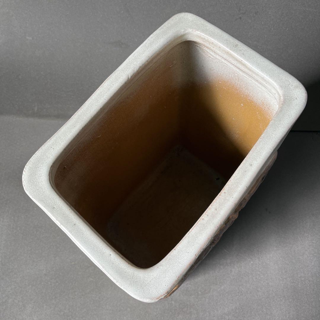 信楽焼傘立て  ライオンレリーフ 高さ４６cm