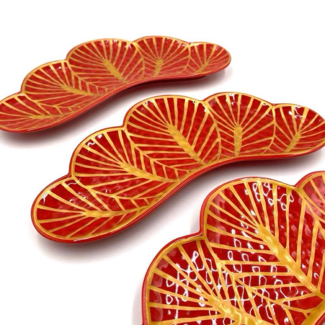 【新品】【大人気】錦赤金松葉形前菜皿３枚セット　縁起物