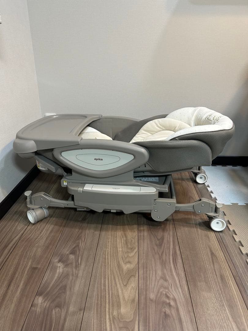 Aprica ユラリズム オート ムーンロック BR