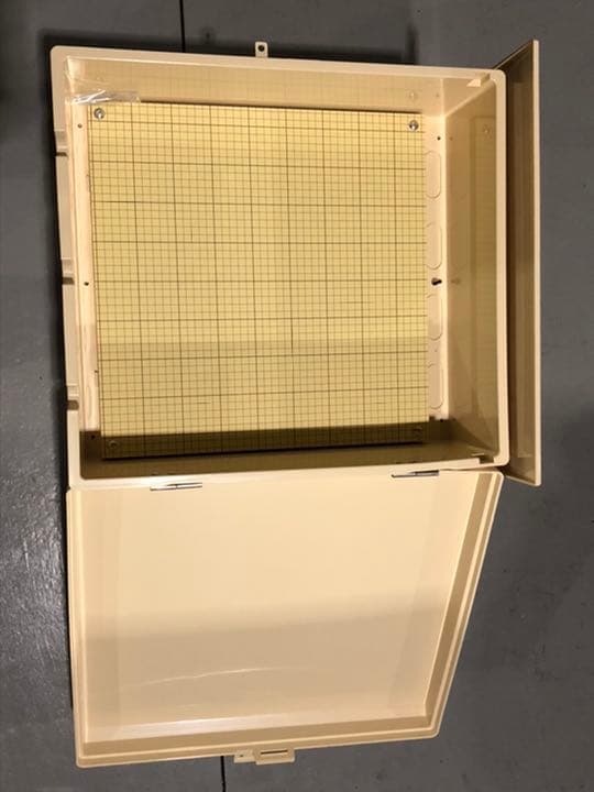 プラボックス 野外用 木製基盤 ABSドア付 クリーム