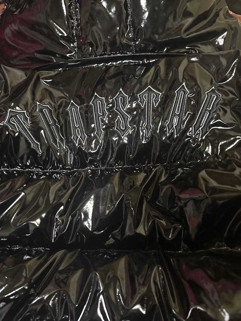 ス*き様 TRAPSTAR ブラックダウンジャケット