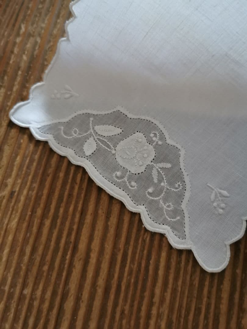 アンティーク カクテルナプキン マディラ/マーガブ刺繍 葉と花のショートクロス