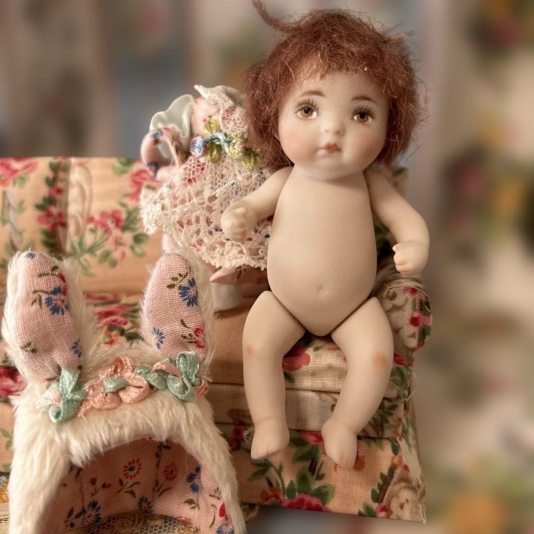 ビスクドール　うさぎの帽子の子