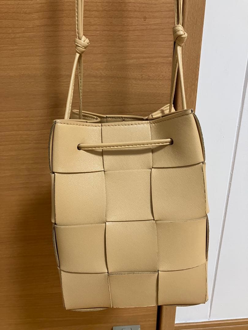 【極美品】ボッテガヴェネタ / スモール カセット バケット /アーモンド