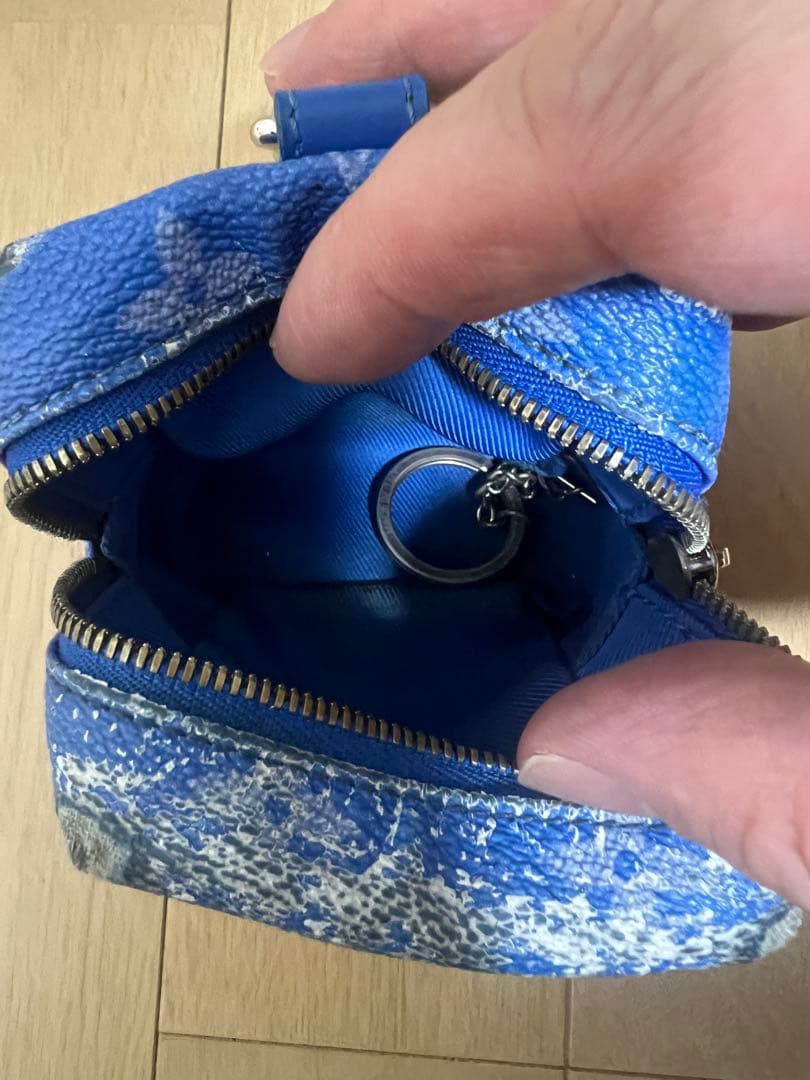 ルイヴィトン　青色モノグラムレザーイヤホンケース