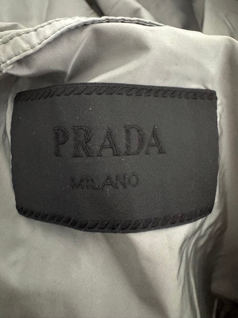 PRADA グレー フード付き ナイロンジャケット『週末三日間限定セール』