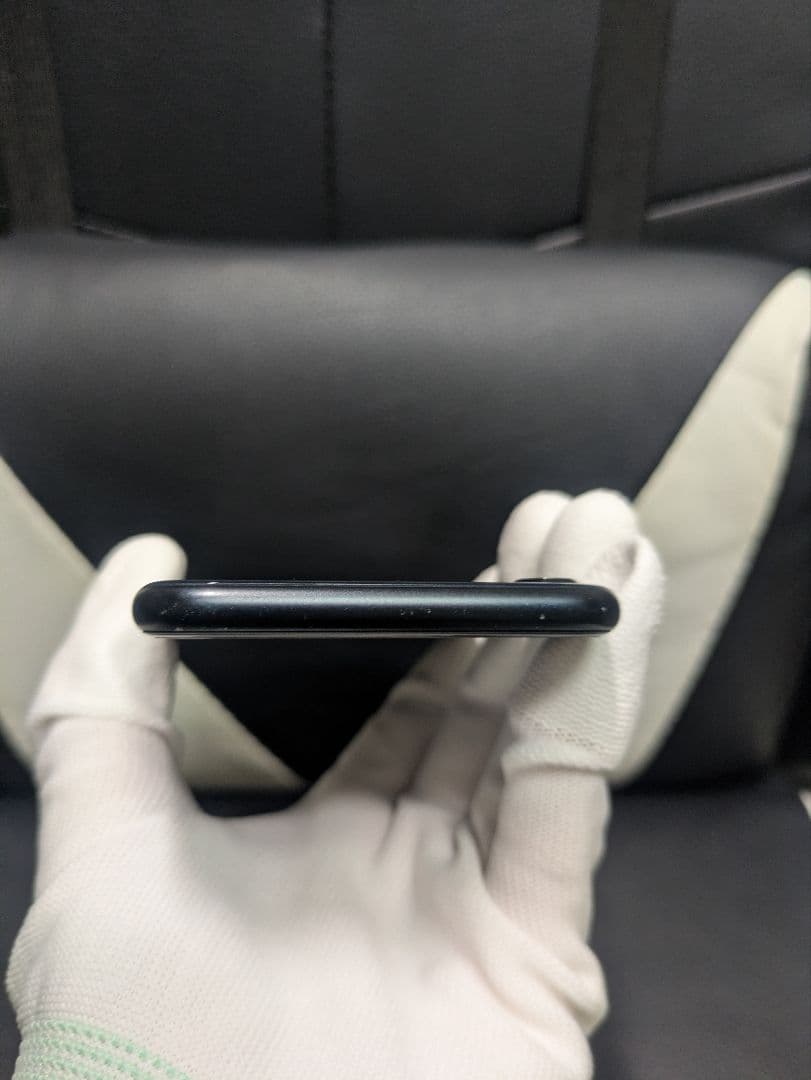 画面新品　iPhone　se3 第3世代　64gb SIMフリー　黒　ブラッ75