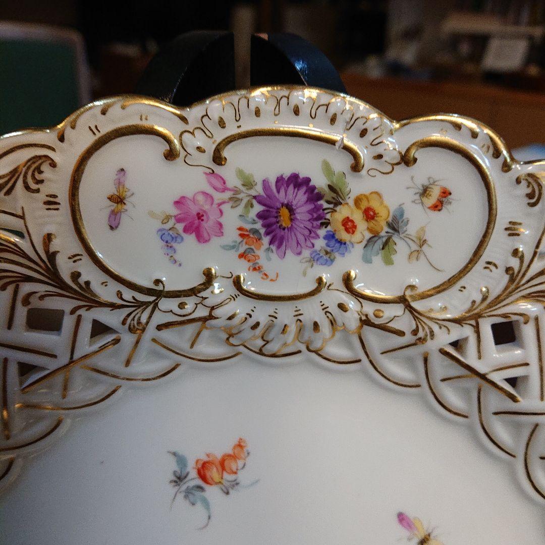 マイセン24㎝花束と昆虫の手描きが美しい金彩透かし皿・アンテイク・ボタン双剣