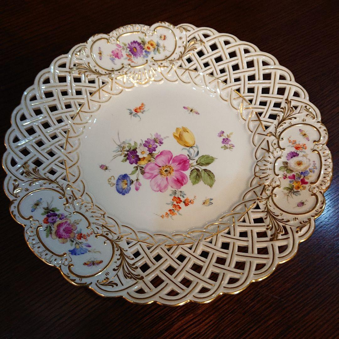 マイセン24㎝花束と昆虫の手描きが美しい金彩透かし皿・アンテイク・ボタン双剣