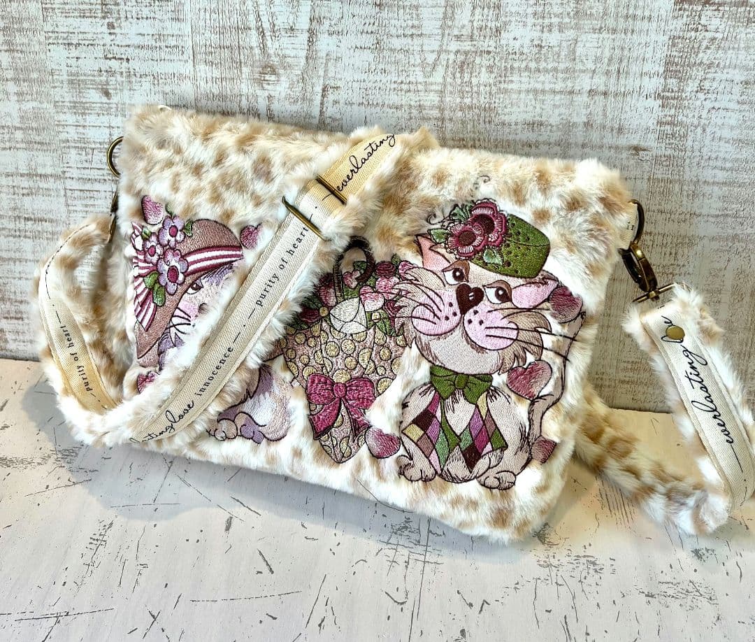 ロラライハリス♡アニマルファー生地♡刺繍のショルダーバッグ♡