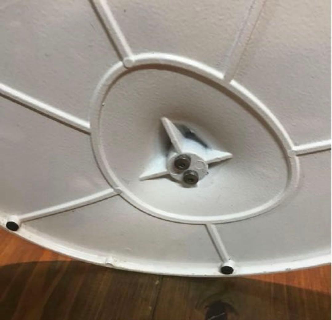 美品　鉄製　ホワイト　サイドテーブル　anna chen デザイン　ナイト