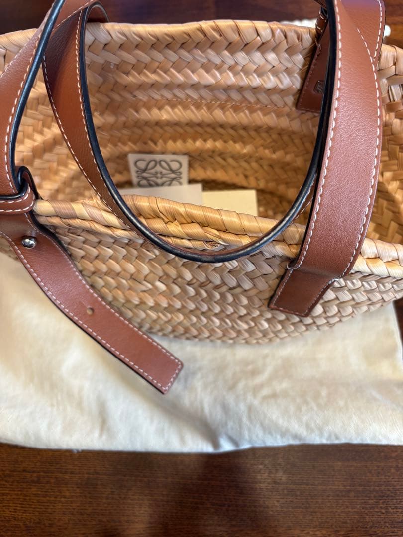 LOEWE バスケットバックスモール　品番327 02NS93