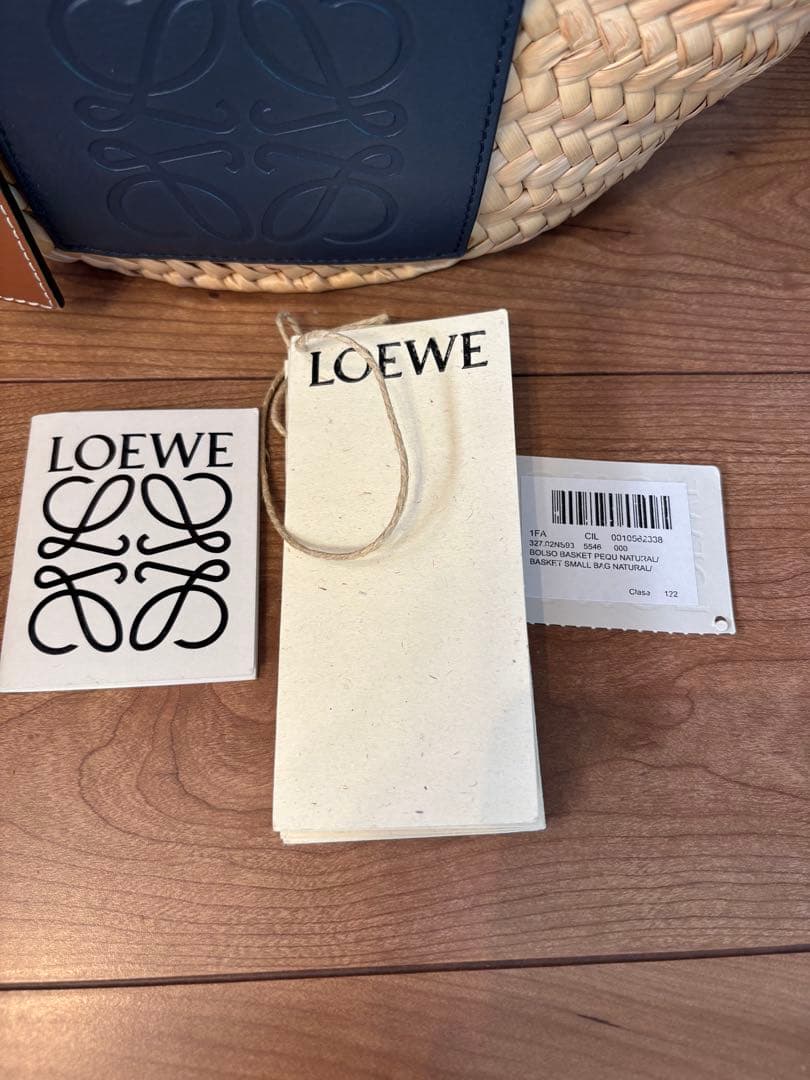 LOEWE バスケットバックスモール　品番327 02NS93