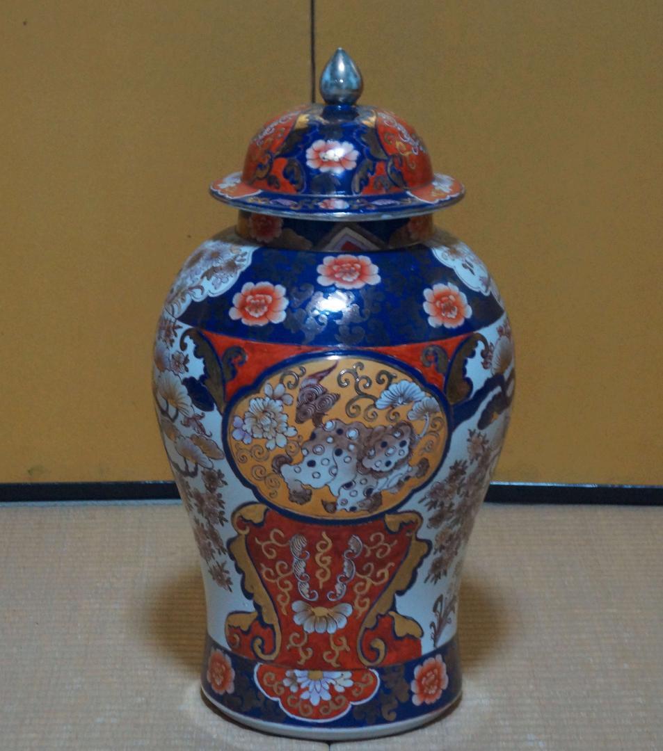 時代伊万里焼 金欄手様式手描き金彩色絵『獅子花唐草牡丹図』窓絵大型沈香壺 飾り壷