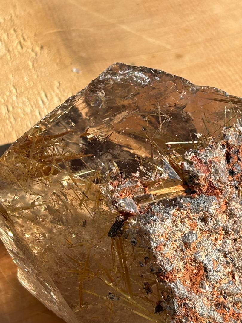 スモーキー太陽ルチルクォーツ天然石レインボー入　西に金運を