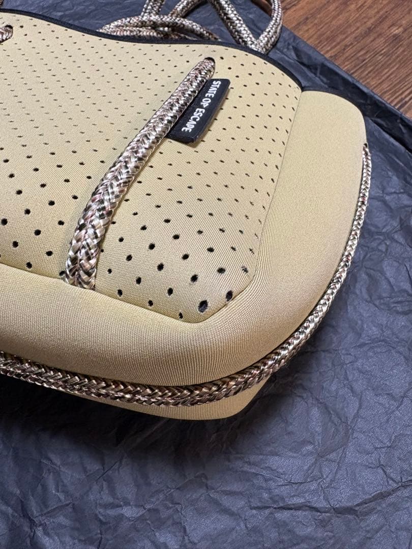 STATE OF ESCAPE穴あきショルダーバッグ．美品