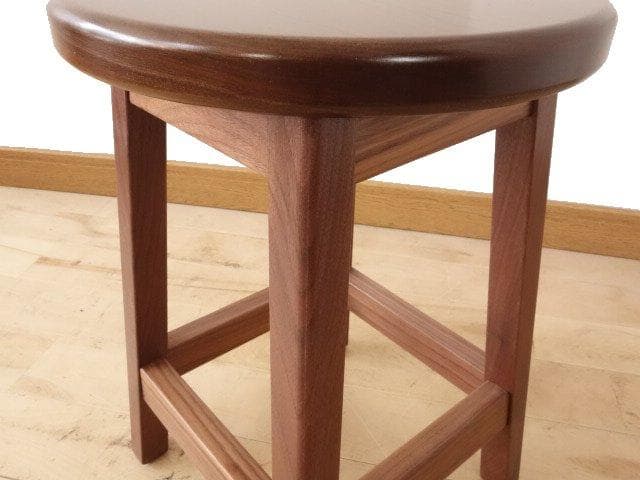 北海道手作り家具　ウォールナット材　スツール　座面一枚板
