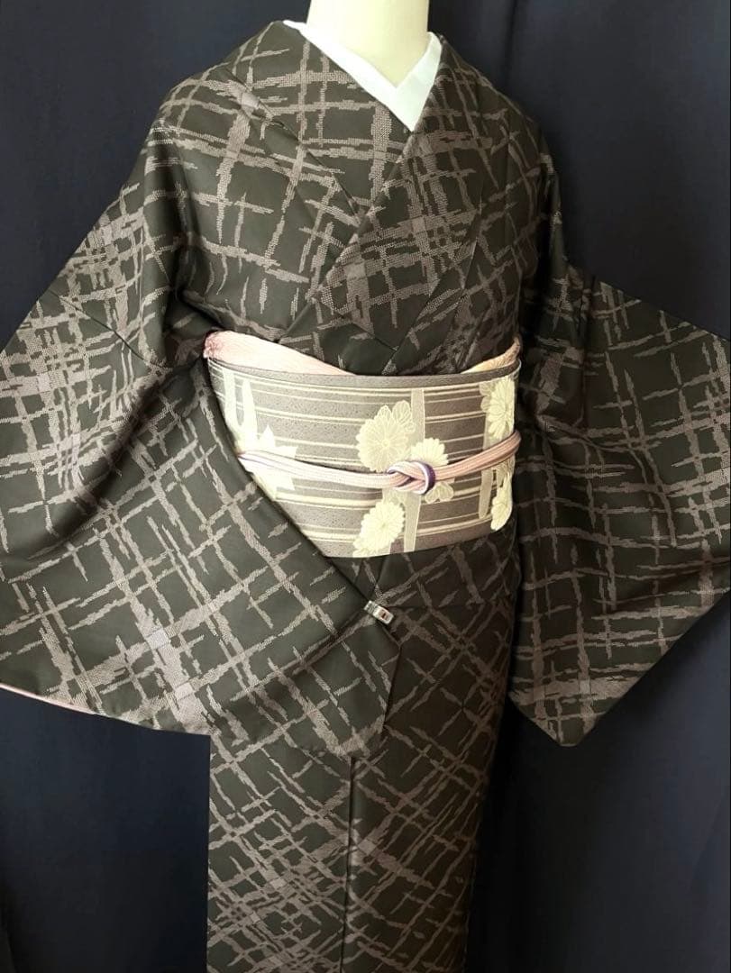 【本場大島紬・名古屋帯セット】　スタイリッシュ　 本泥染め9マルキ　吉祥文