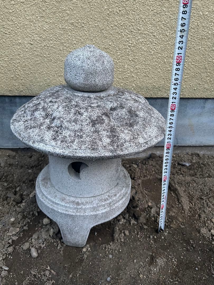 石製灯篭（大、小）・飾り岩（軽石）