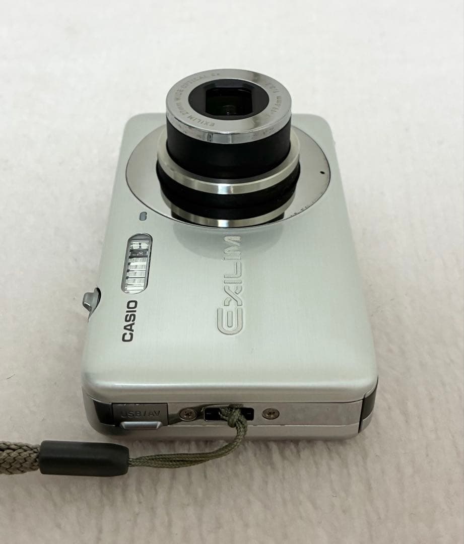 【美品】CASIO EXILIM EX-Z800 シルバー14.1メガピクセル