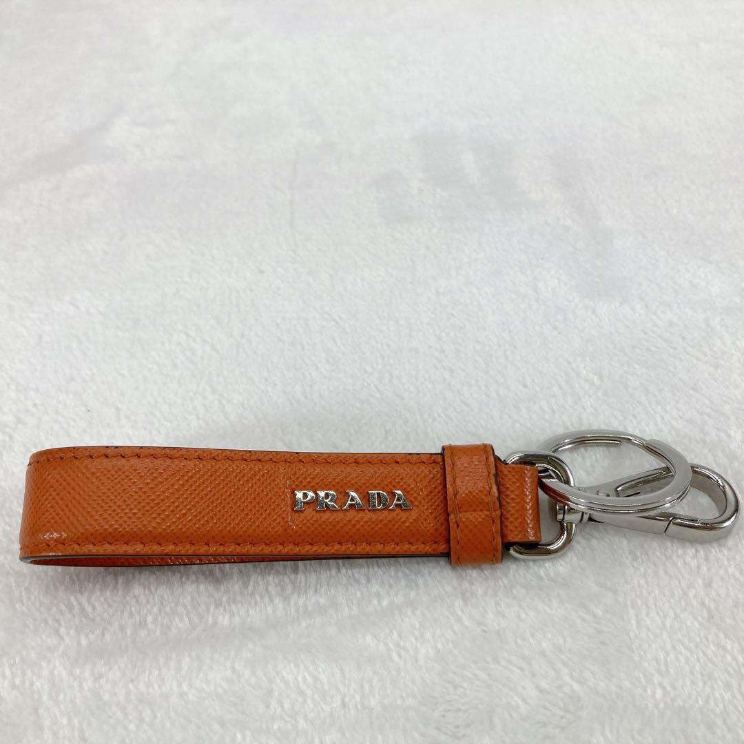 ✨綺麗✨PRADA プラダ　キーホルダー 三角ロゴ サフィアーノレザー　オレンジ