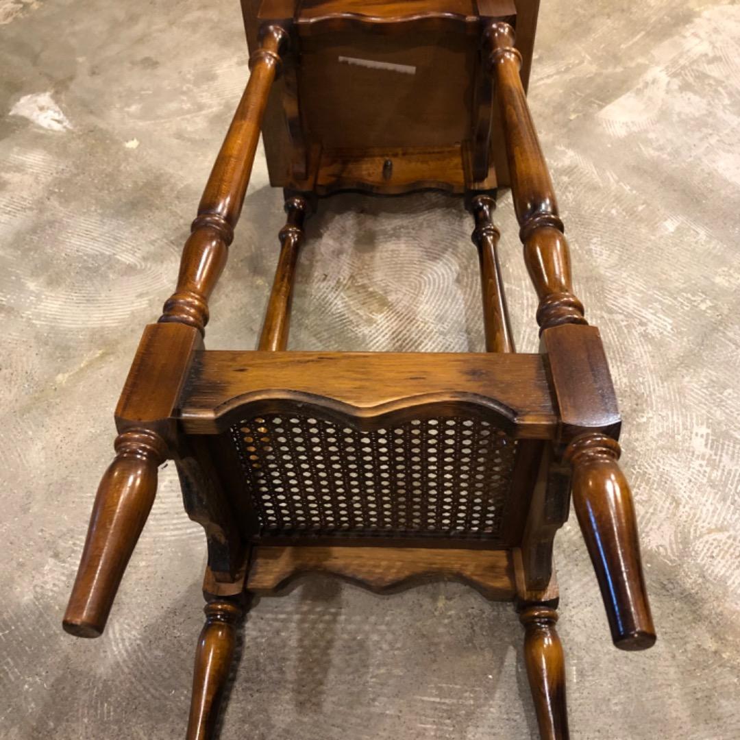 【カリモク】サイドテーブル　コロニアルスタイル　クラシカル家具　サイドテーブル