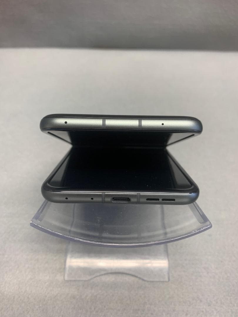 美品 SIMフリー MOTOROLA razr 50 512GB コアラグレイ色