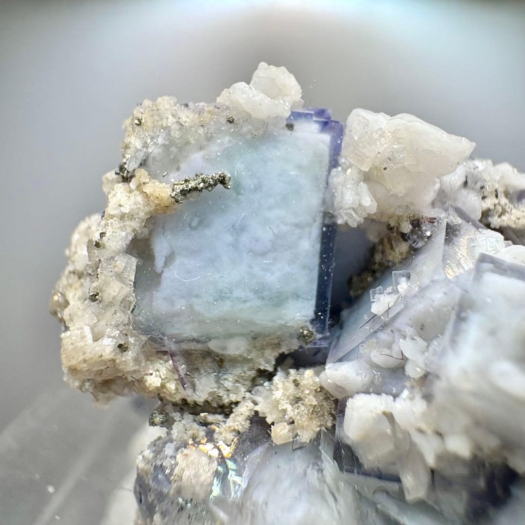 600 中国 ヤオガンシャン産　ポーセリンフローライト