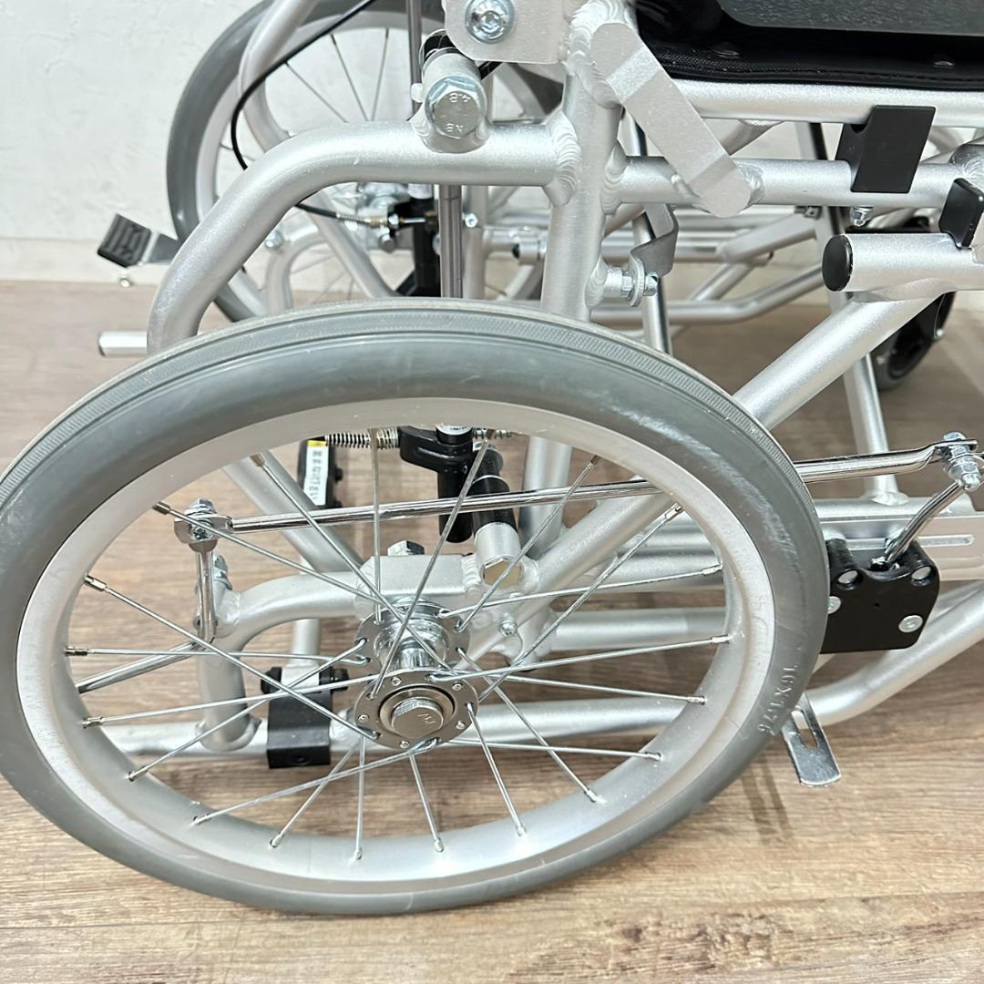 超美品　折り畳み式　車いす　肘あてはね上げ　ノーパンクタイヤ　介護
