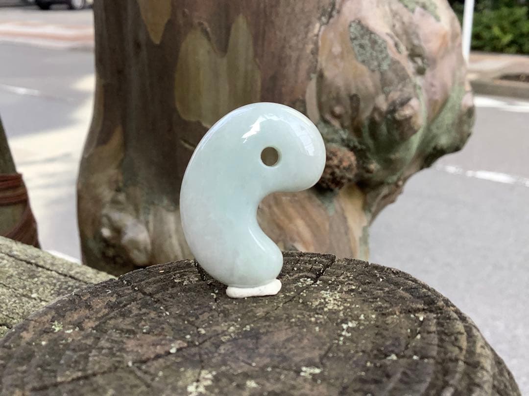 ✳極上物　本物ジェダイト　糸魚川翡翠勾玉　最安値卸し‼️ 守護石に　鑑定機関鑑…