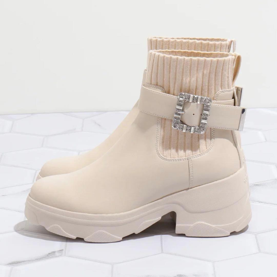 +diana プラスダイアナ　撥水 クリスタルバックル ショートブーツ　23.5