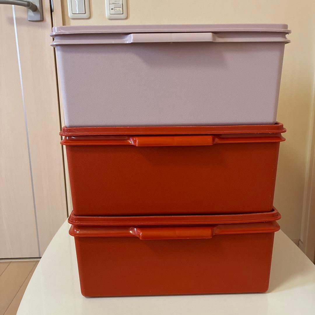 タッパーウエア。収納ボックス 3個セット ピンク。シュウ色。